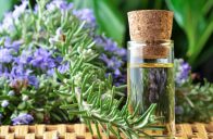 V profesionální aromaterapii se běžně používají esenciální oleje.