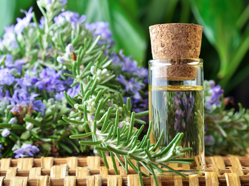 V profesionální aromaterapii se běžně používají esenciální oleje.