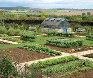 Zeleninová zahrada s výhledem do krajiny nabízí inspiraci, poučení i odpočinek.