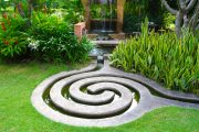 Netradiční vodní prvky se uplatní především v minimalistické zahradě.