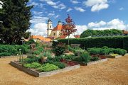 Vyhledávaným cílem je i Bylinková zahrada Tiree Chmelar ve Valticích.
