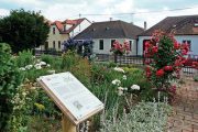 Základní myšlenkou rakouské komunitní zahrady v Unterretzbachu je vztah člověka k přírodě a mezi lidmi navzájem.