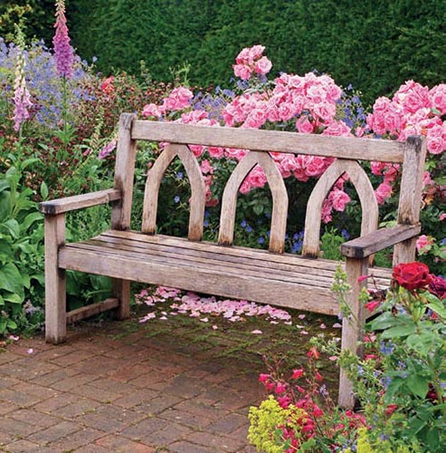 Obyčejná lavička v zahradě znamená velkou věc.